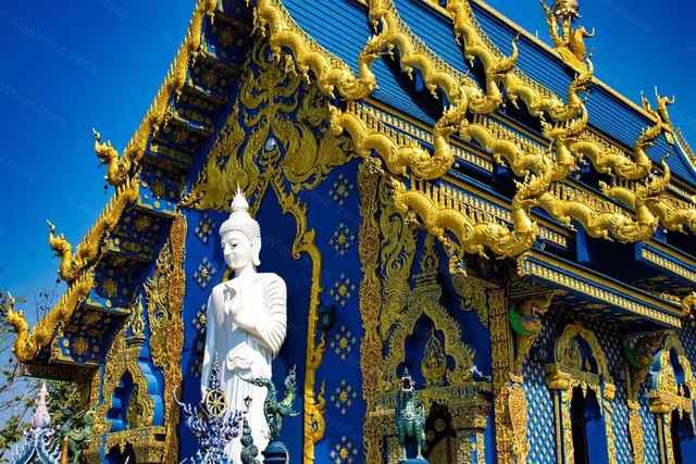 เชียงราย: วัดขาว, วัดน้ำเงิน & บ้านดำ sightseeing activity hero photo - Chiang Mai travel experience