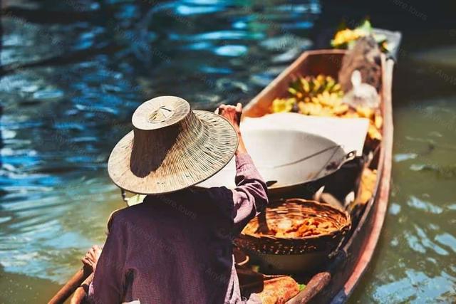 Damnoen Saduak Floating Market & Erawan Waterfall Day Tour sightseeing activity photo 3 of 9 - Bangkok travel experience