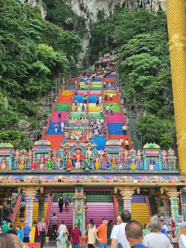 クアラルンプール郊外&バツー洞窟ツアー sightseeing activity hero photo - Kuala Lumpur travel experience