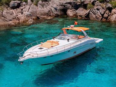 יאכטת מנוע פרטית מסוג "וודקה" מבית Once Yachting פוקט sightseeing activity photo - Phuket travel experience