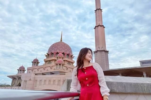 Putrajaya Half-Day Tour with Pink Mosque & River Cruise sightseeing activity photo - Kuala Lumpur travel experience